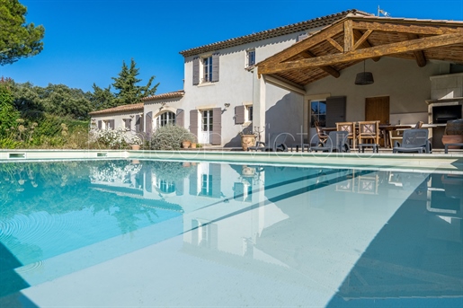 Contemporary bastide with lovely swimming pool