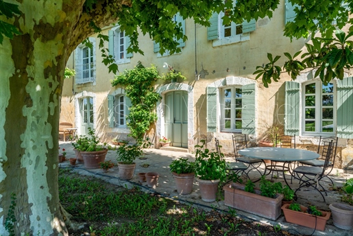 Authentique bastide provençale avec jardin et piscine