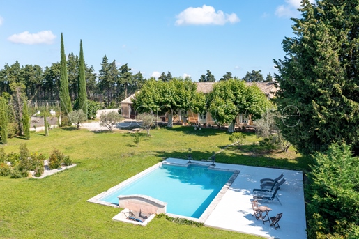 Authentique bastide provençale avec jardin et piscine