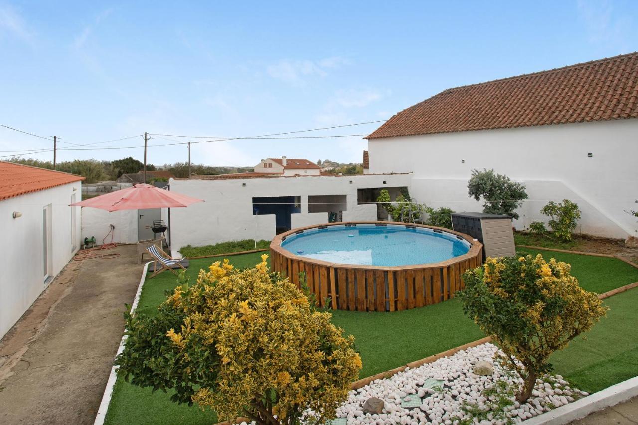Rustic house with surrounding land and local accommodation license