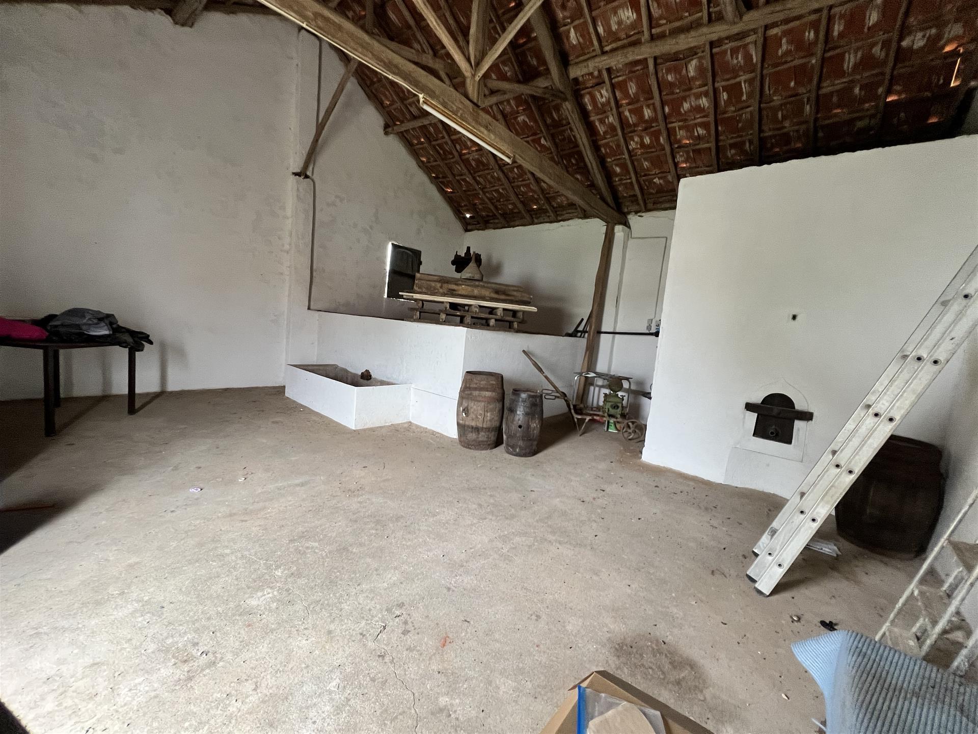 Rustic house with surrounding land and local accommodation license