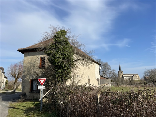 Auv 1128: Large house, many outbuildings, garden, tranquil, 1400m2