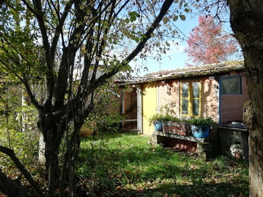 Auv 1112 : Centre Pionsat: nice building land, garden, 400m2