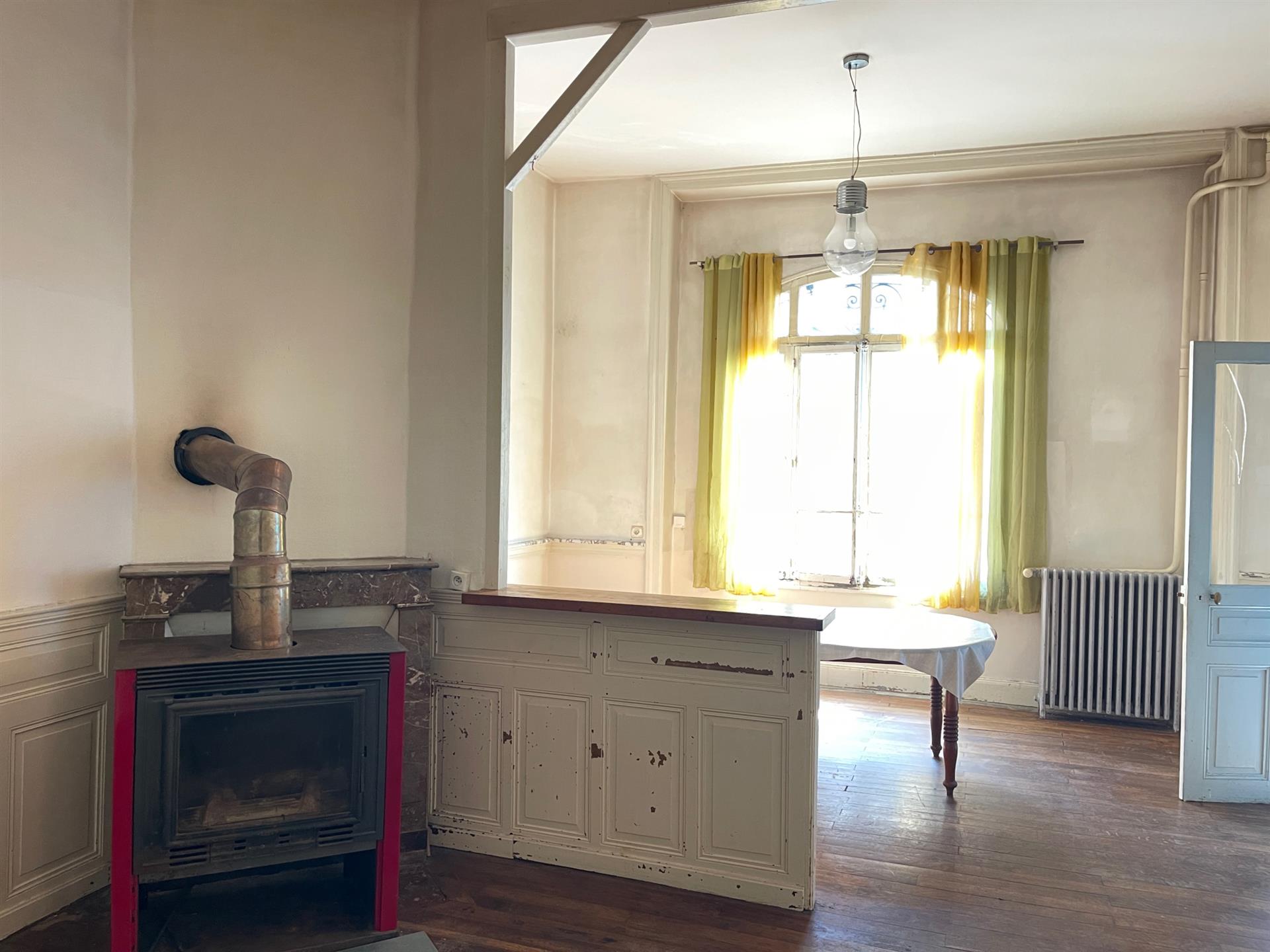 Auv 1162: Casa grande, centro Pionsat, con hermoso jardín, 540m2