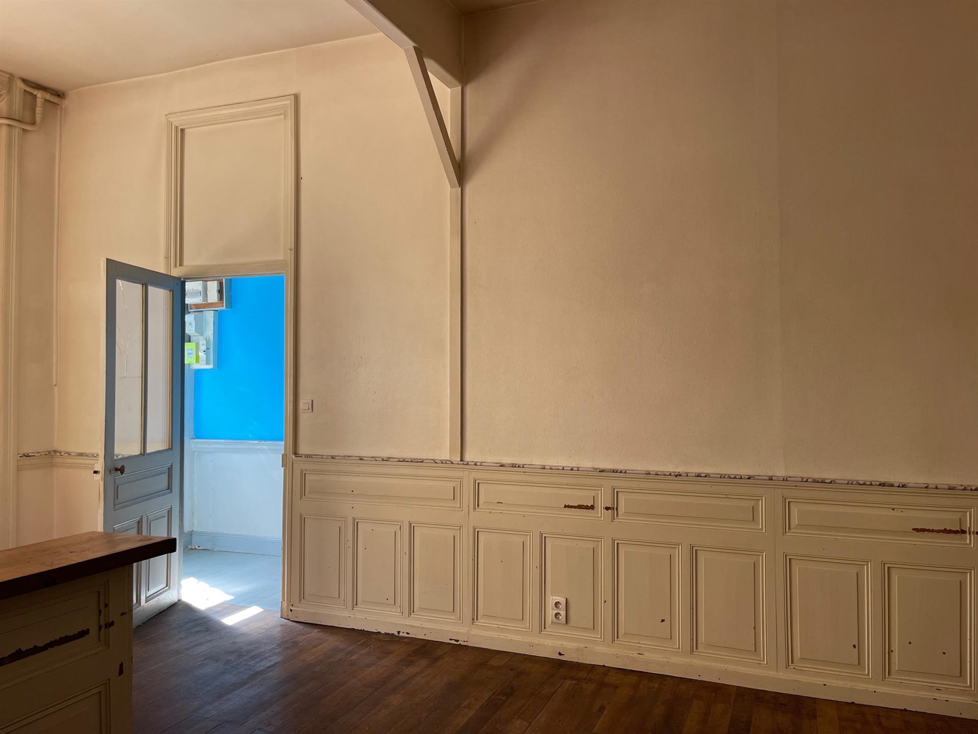 Auv 1162: Casa grande, centro Pionsat, con hermoso jardín, 540m2