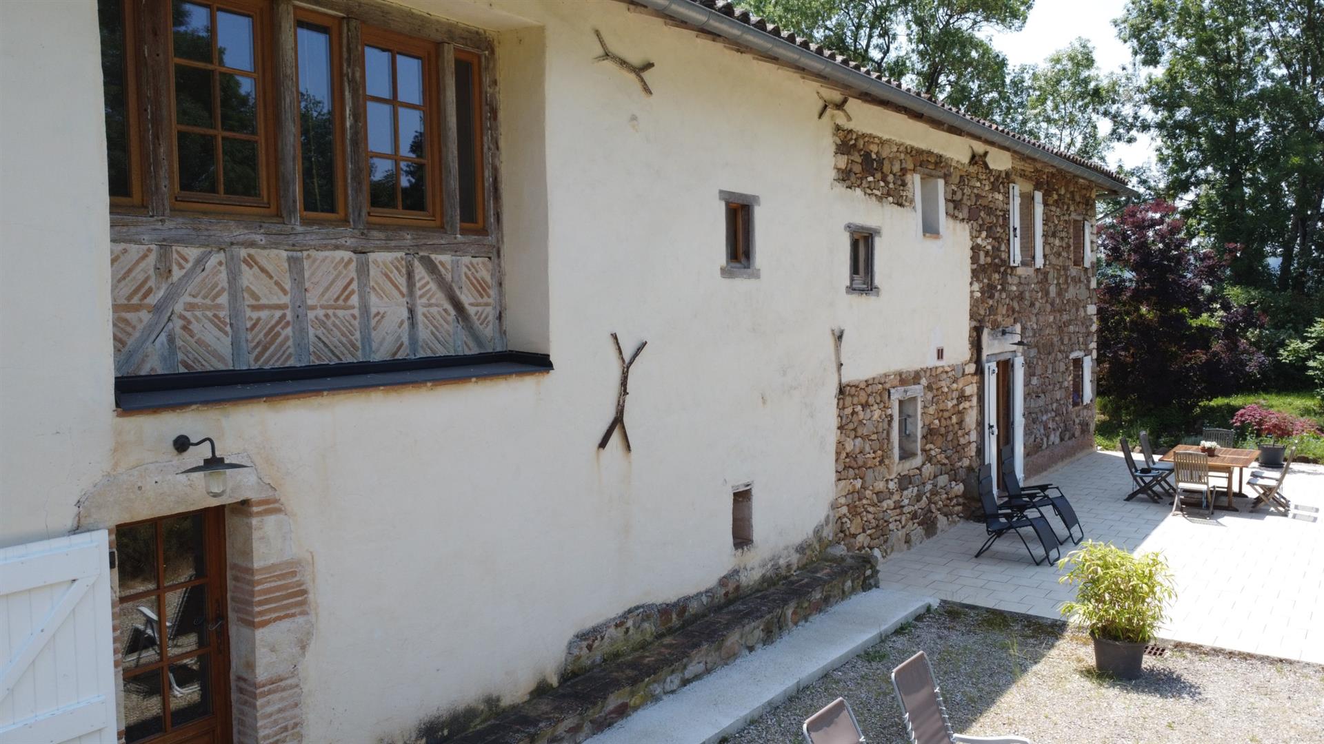 Beautifully Restored Winery with Swimming Pool and Gîte Possibility