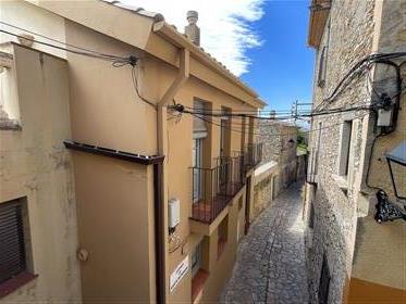 Cozy And Charming Townhouse With Terrace And Garage Located In Begur
