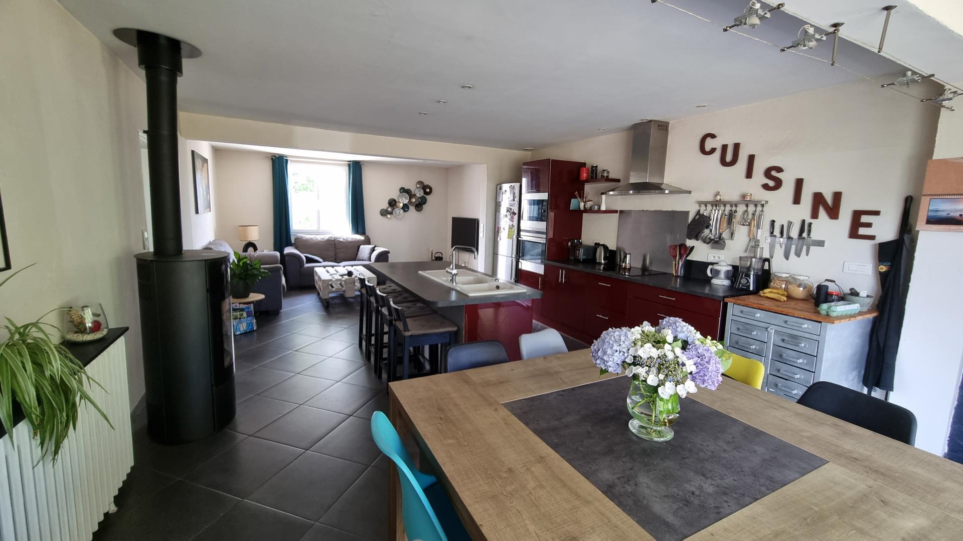 Property for Sale : 3 bedrooms House in Nontron. Price: 195 000 €