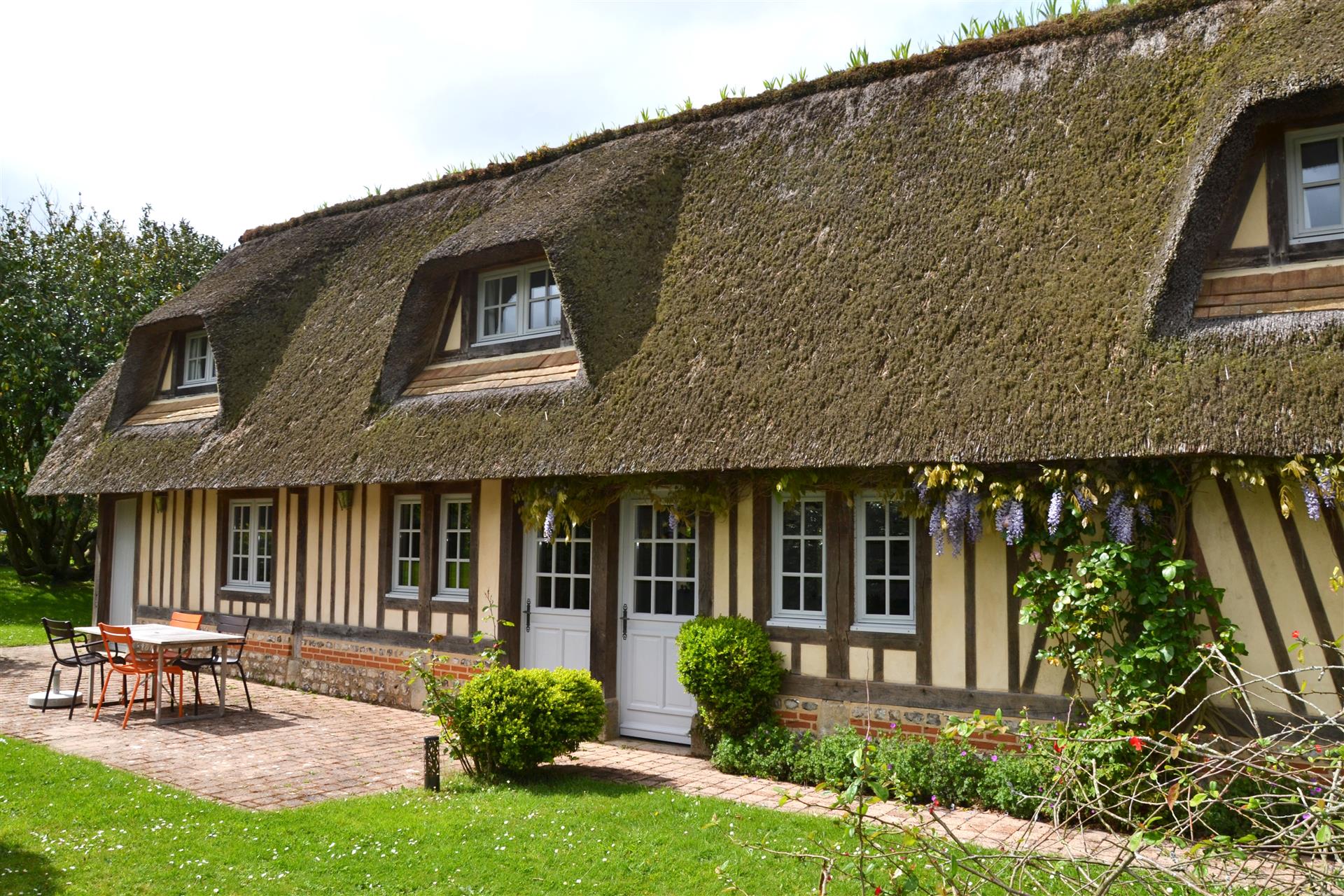 Restored thatched cottage near Veules les roses