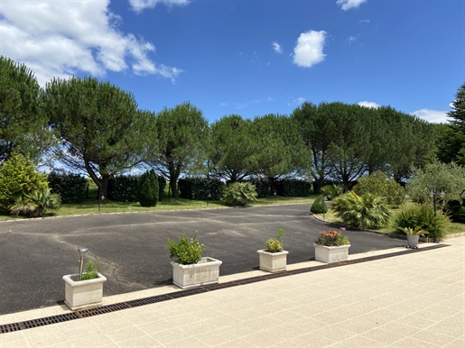 Maison de campagne avec hangars sur 8ha proche de Cazaubon