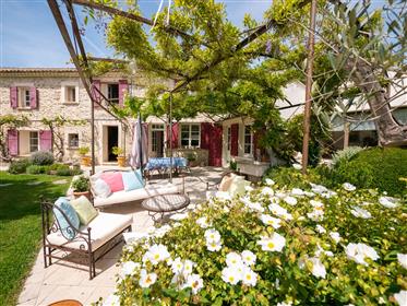 Charming farmhouse with independent studio on the Saint-Antoine hill. 