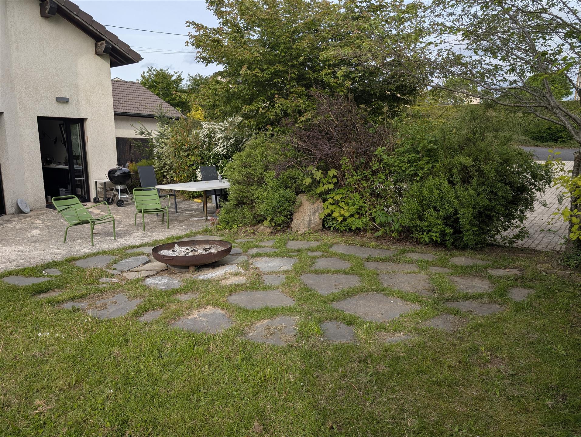 Gran casa unifamiliar de 180 m² en Sainte-Agrève (07) en un terreno arbolado de 1.350 m²