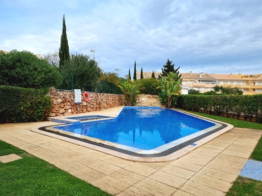 Apartamento T2 em condomínio fechado com piscina em Vilamoura, Algarve