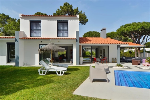 Imponerande villa med 4 sovrum renoverad med pool - Vilamoura
