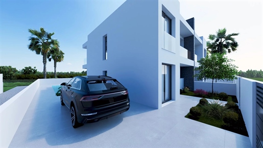 Mooie moderne halfvrijstaande eenzijdige villa met 4 slaapkamers en zwembad in Algoz in ontwikkeling