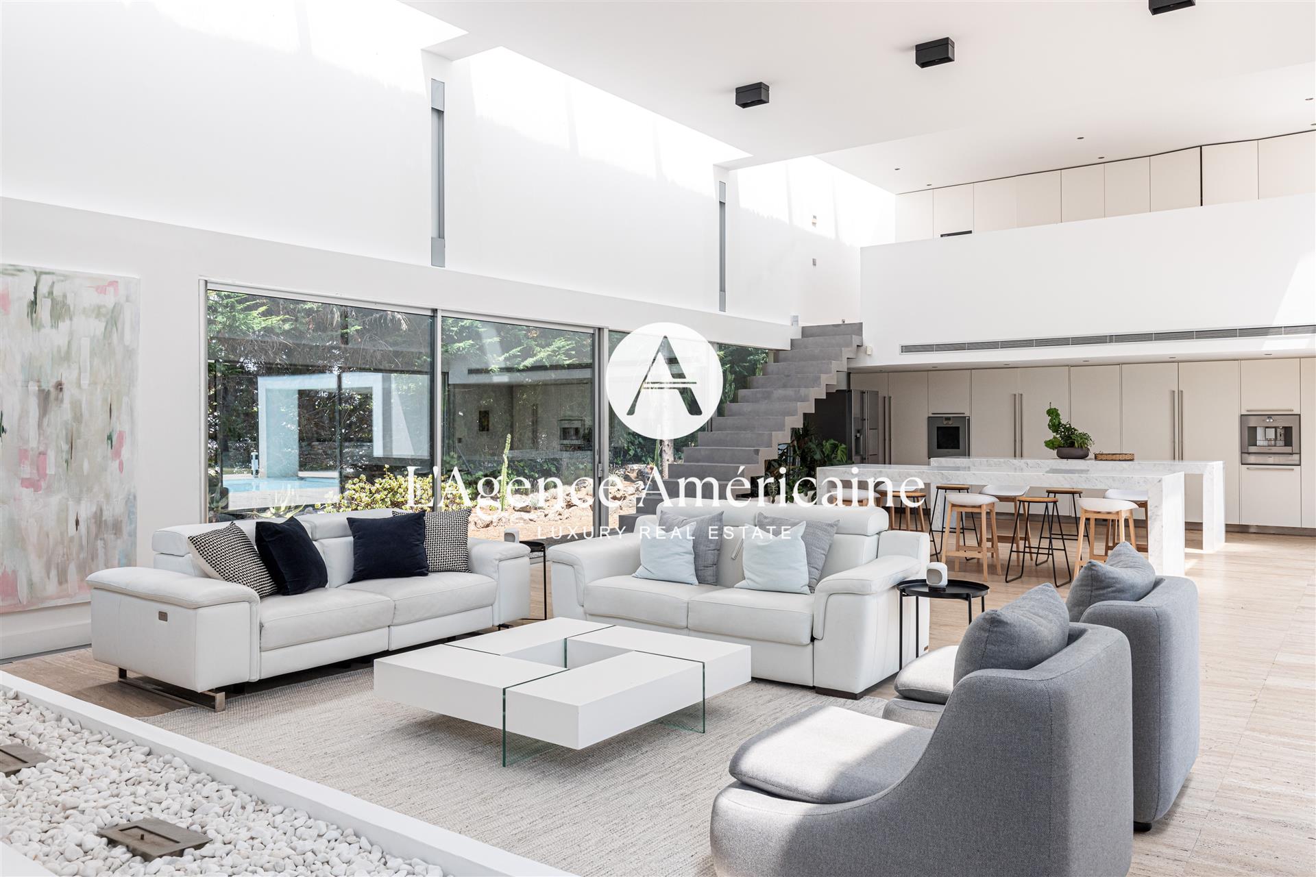 Contemporary Villa between Biot and Valbonne
