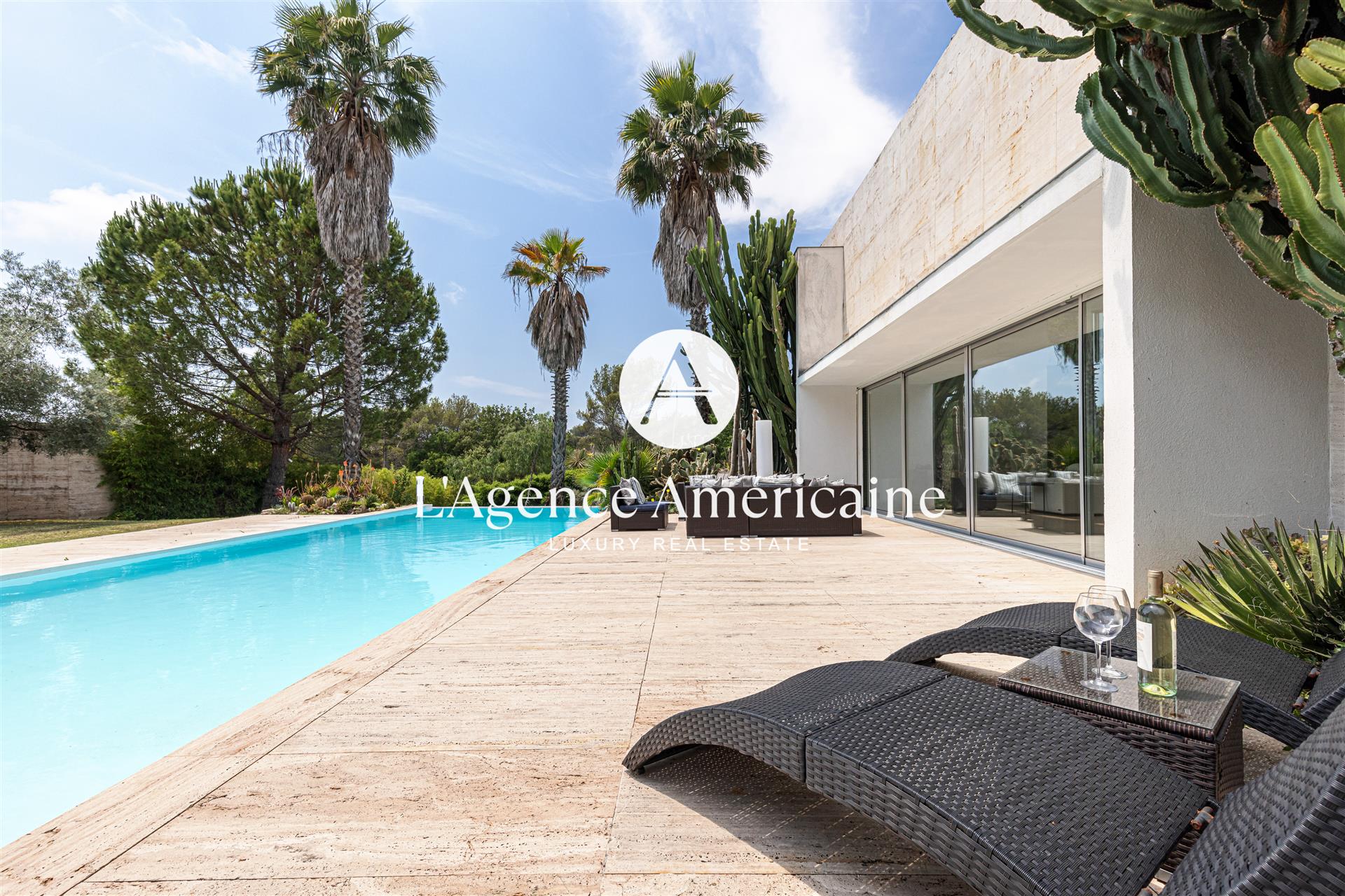 Contemporary Villa between Biot and Valbonne