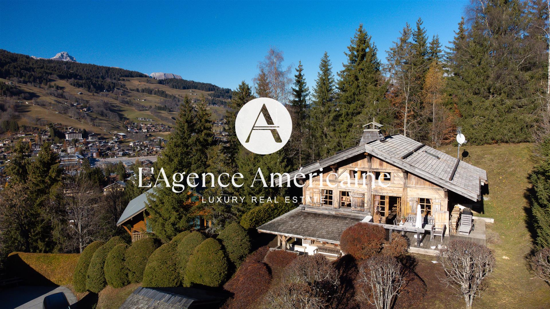 Ultra-Prime Megève / Hôtel Mont-Blanc - Authentic Wood Chalet with direct access to slopes