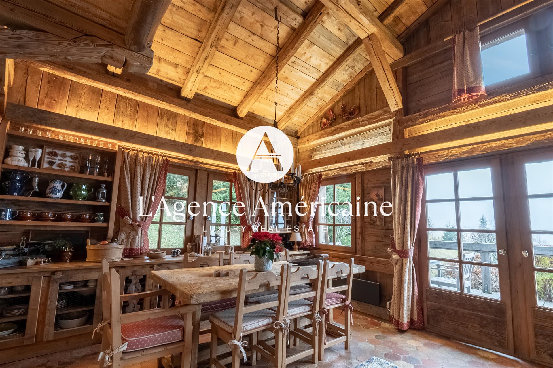 Ultra-Prime Megève / Hôtel Mont-Blanc - Authentic Wood Chalet with direct access to slopes