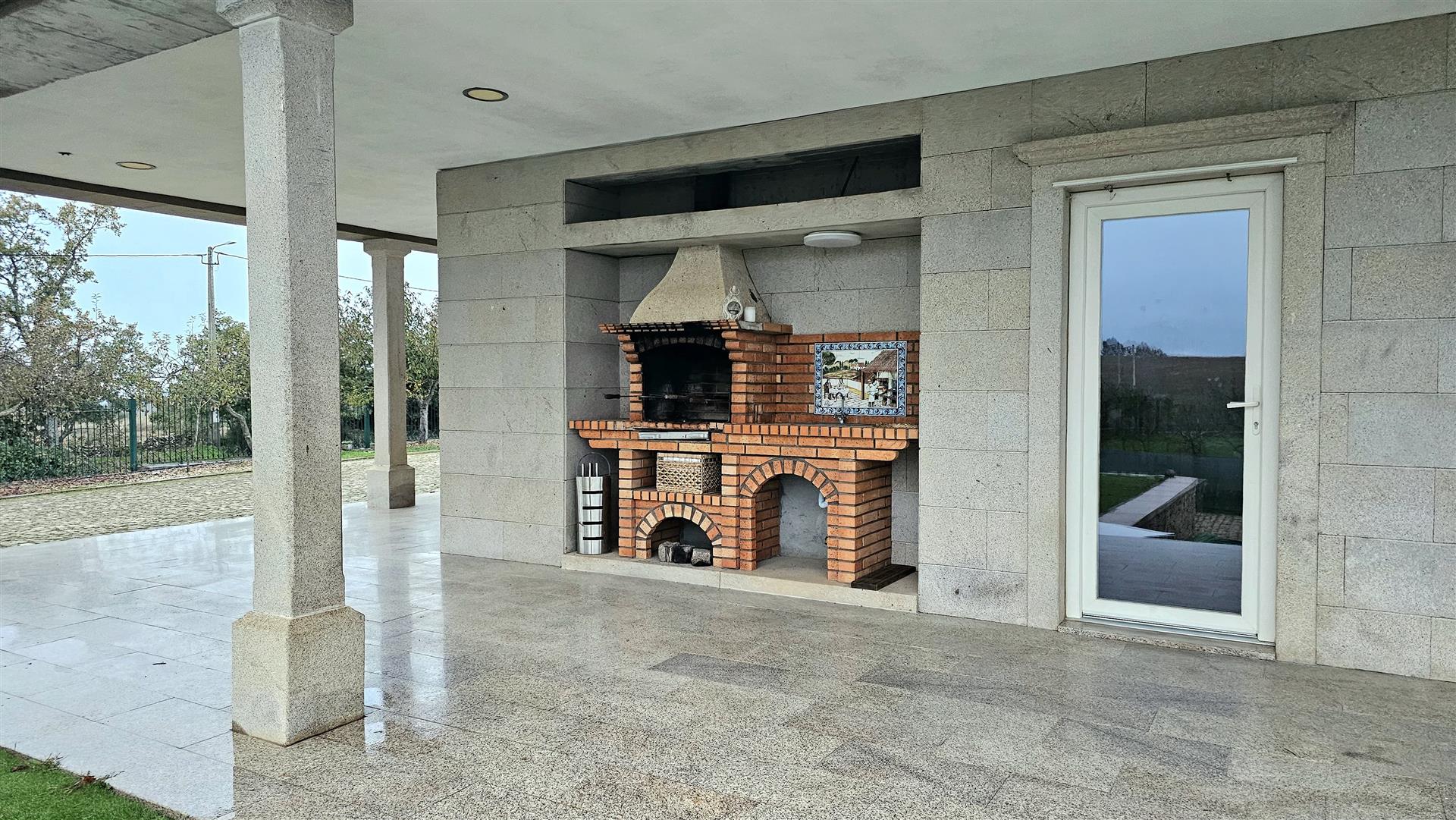 Villa met 5 slaapkamers, op een perceel van 20.187 m², op 2 minuten van de stad Mogadouro!
