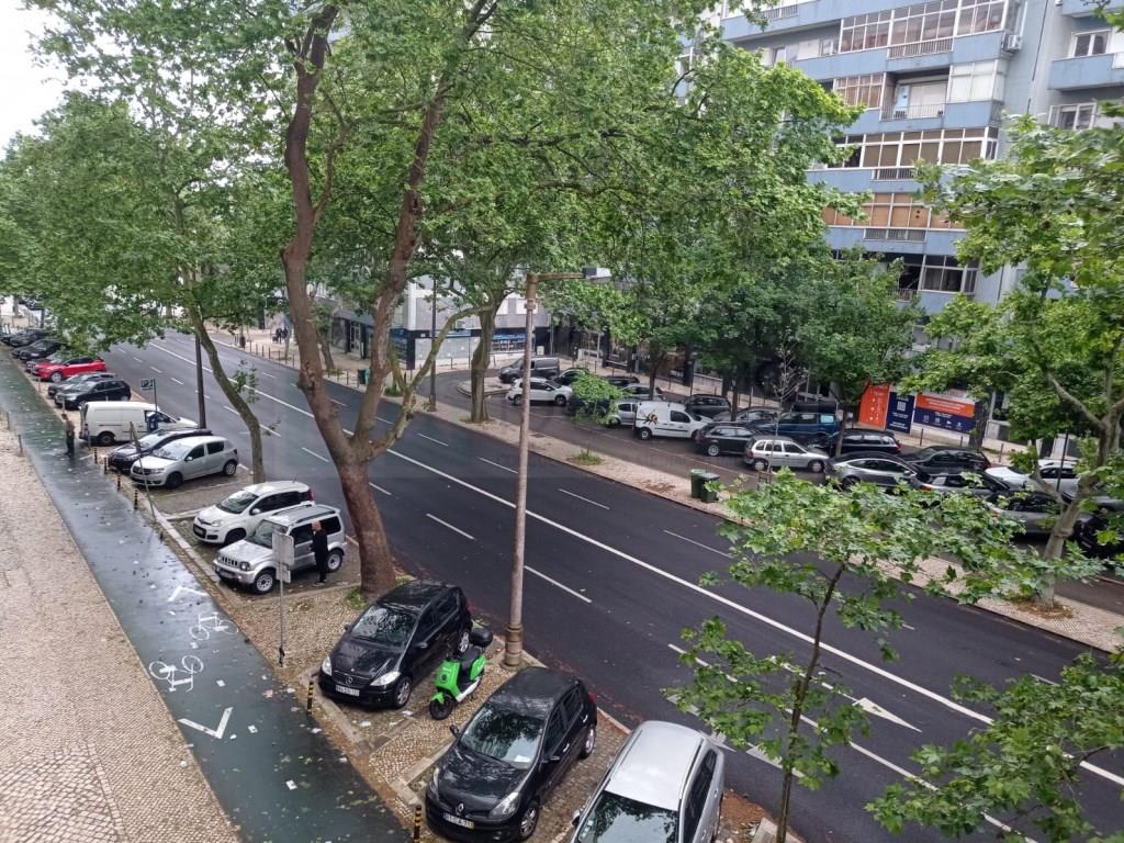 Apartamento T4, renovado, na Avenida do Brasil - Lisboa