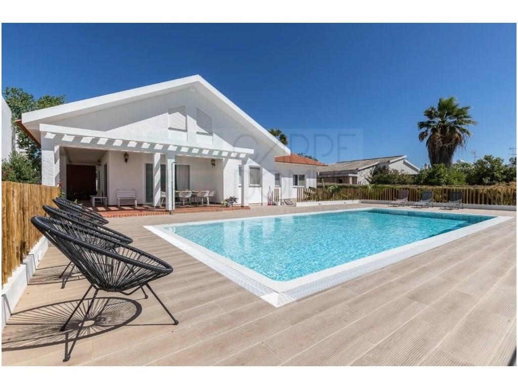 Luxury Villa T5+3 with Pool - High Investment Potential in Vila Nova de Cacela