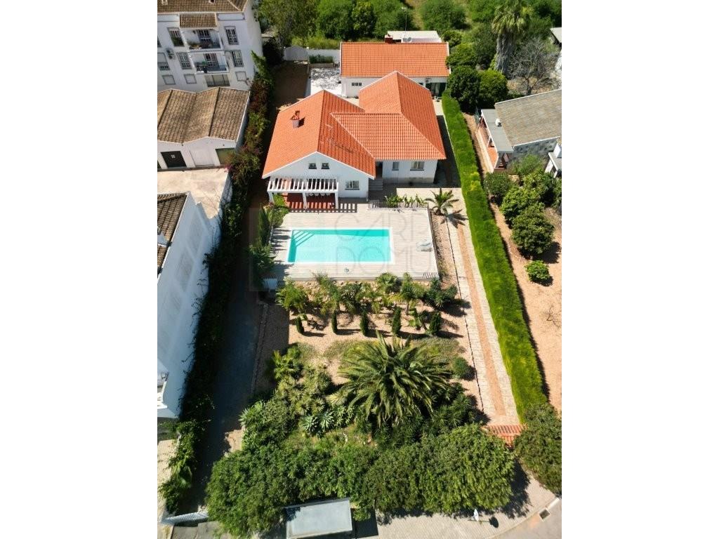 Luxury Villa T5+3 with Pool - High Investment Potential in Vila Nova de Cacela