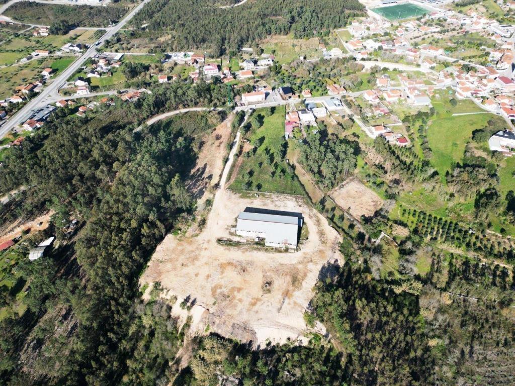 Almacén de 1200m2 en una parcela de 60841m2, en Pelariga, Pombal, Leiria