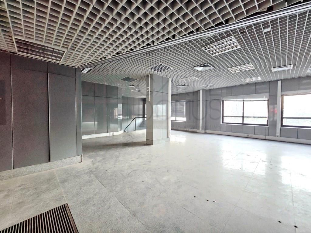 Geräumiges und funktionales Geschäft mit 220m2 in Miraflores, Algés , Oeiras