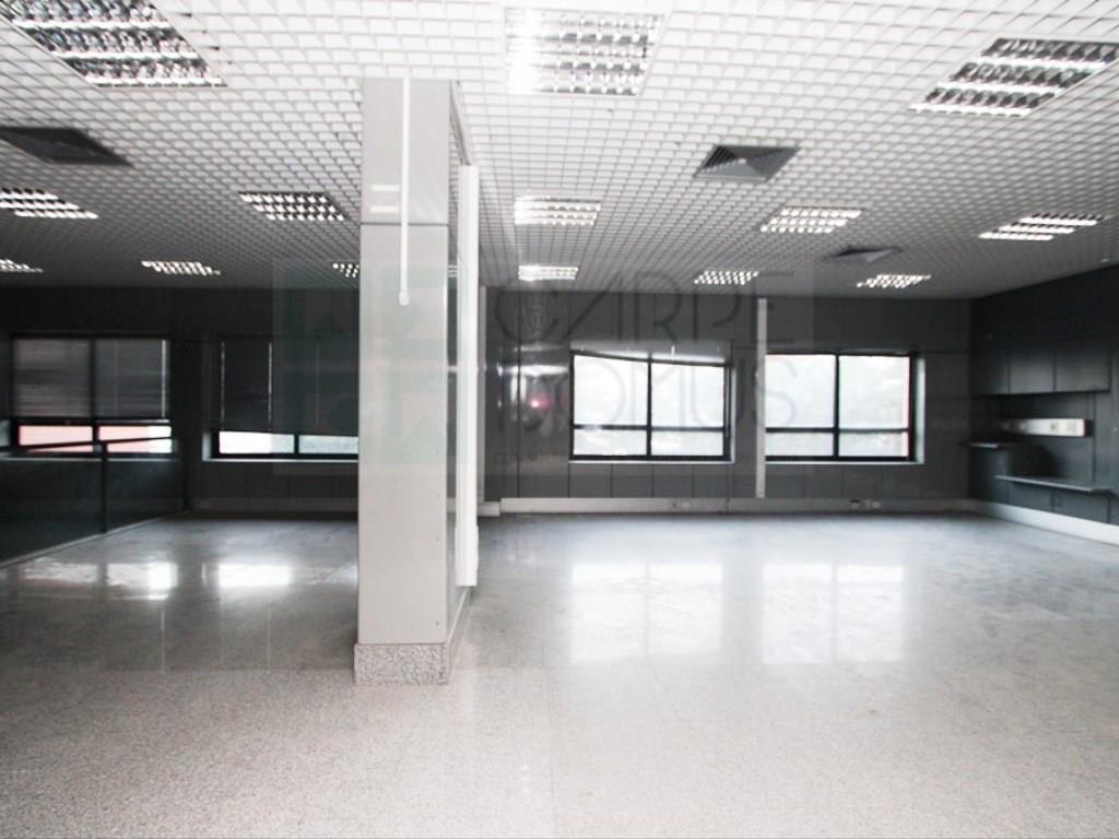 Geräumiges und funktionales Geschäft mit 220m2 in Miraflores, Algés , Oeiras