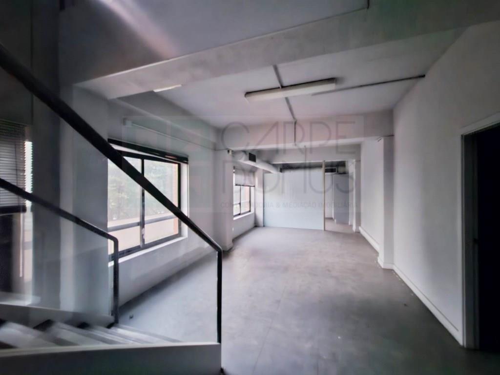 Geräumiges und funktionales Geschäft mit 220m2 in Miraflores, Algés , Oeiras