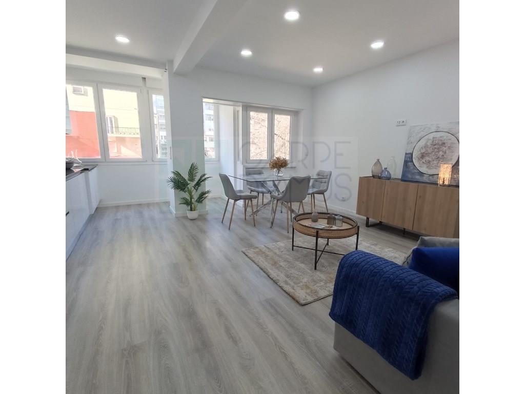 Apartamento T3 totalmente remodelado, em Benfica, Lisboa