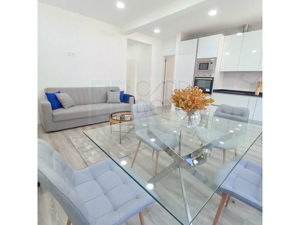 Apartamento T3 totalmente remodelado, em Benfica, Lisboa