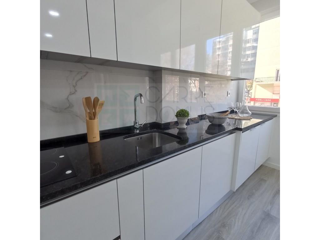 Apartamento T3 totalmente remodelado, em Benfica, Lisboa