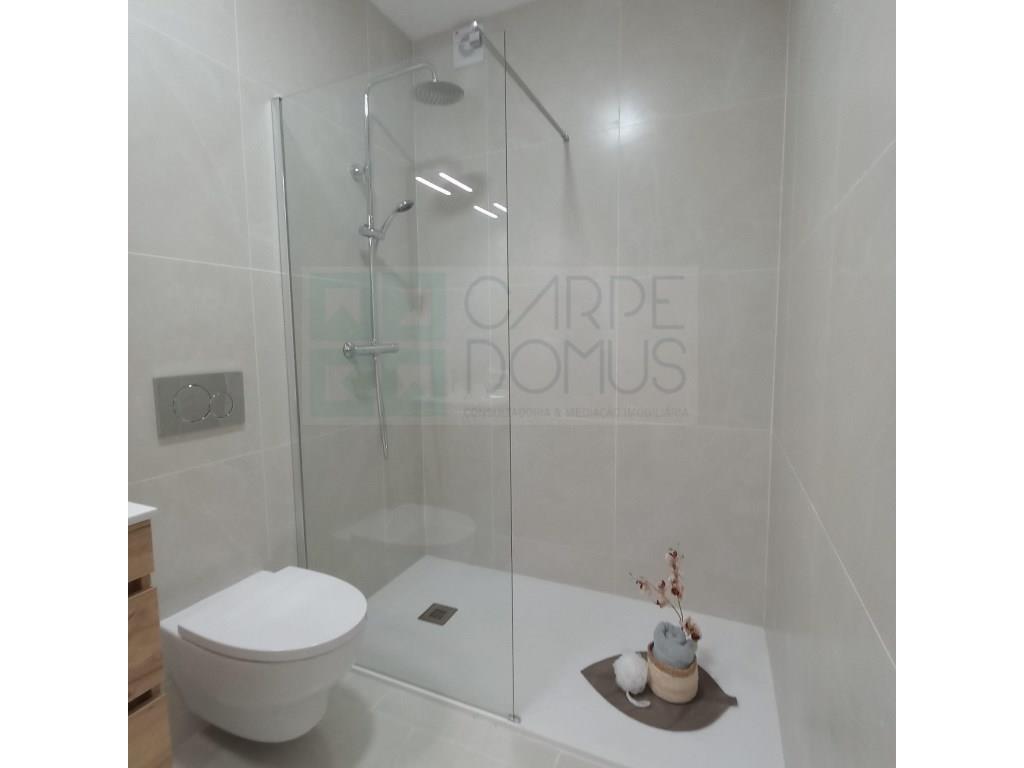 Apartamento T3 totalmente remodelado, em Benfica, Lisboa