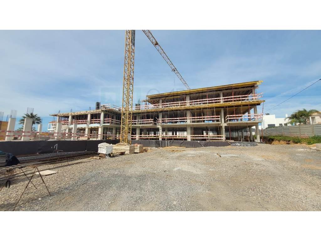 Nuevo apartamento de 2 dormitorios con piscina en Fuseta