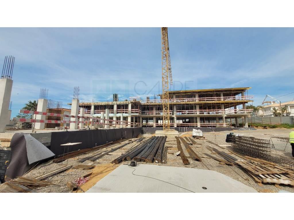 Nuevo apartamento de 2 dormitorios con piscina en Fuseta