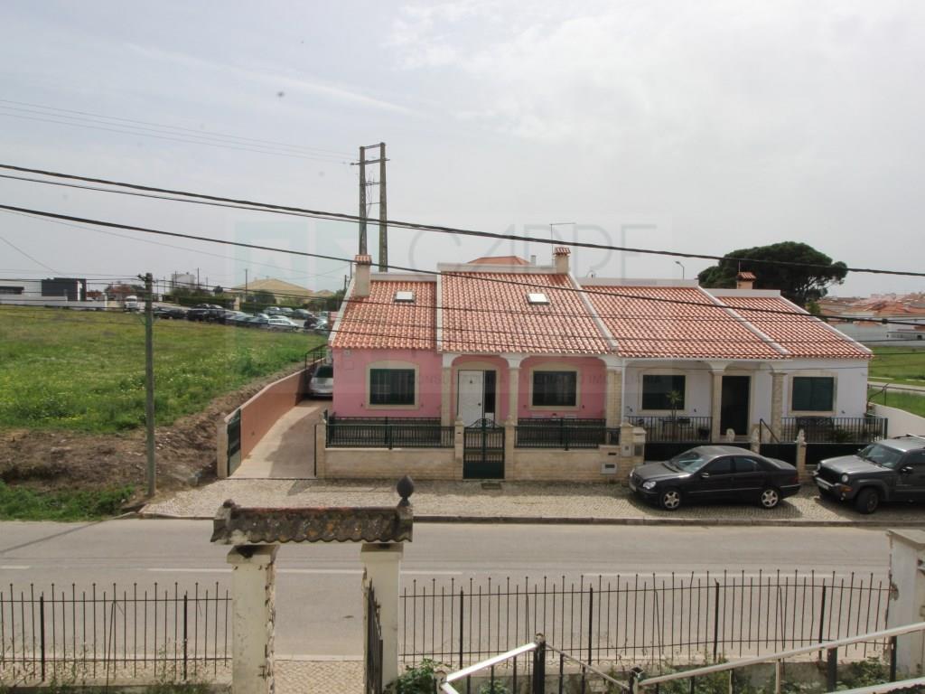 Piso de 2 viviendas unifamiliares en Alcochete