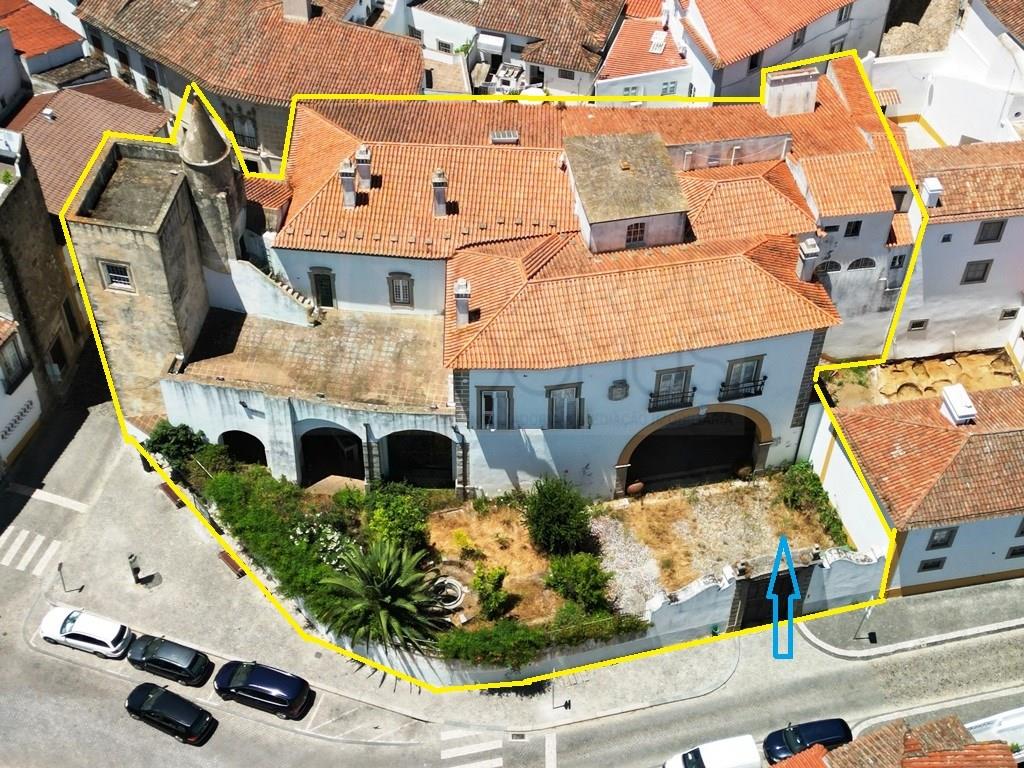 Noble palatial building in the centre of Évora