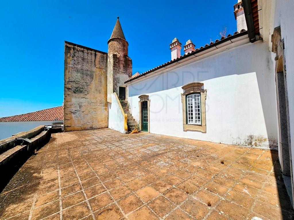 Noble palatial building in the centre of Évora