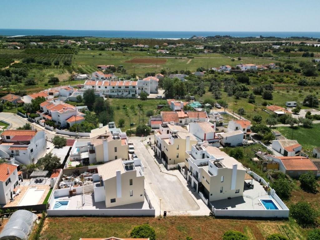 Verhandelbar - Moderne Villa mit 3 Schlafzimmern, Pool und Grill 3 km vom Strand entfernt, Vila Nova