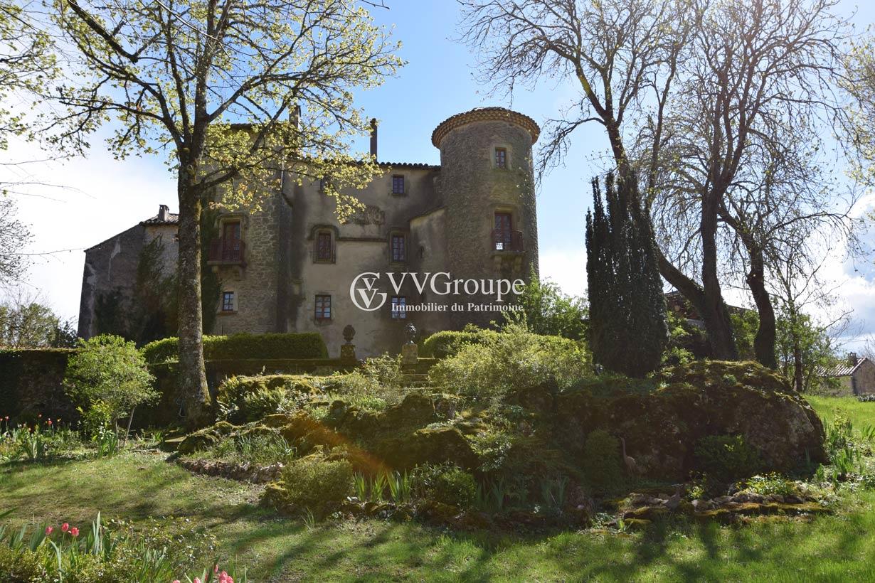 Gerenoveerd 12e eeuws kasteel, 8 slaapkamers, in een dorp Le Caylar 