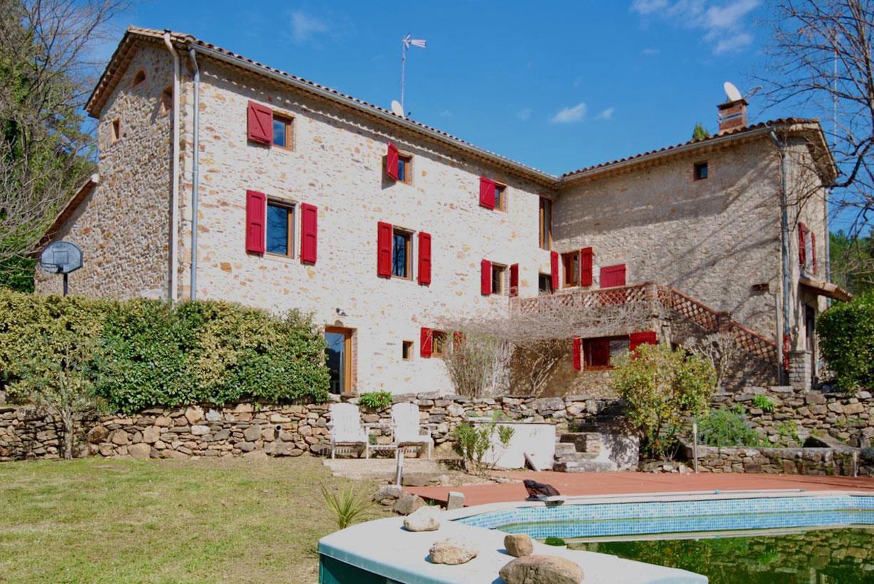 19th century farmhouse of 203 m2 in a dominant position in the Alès sector