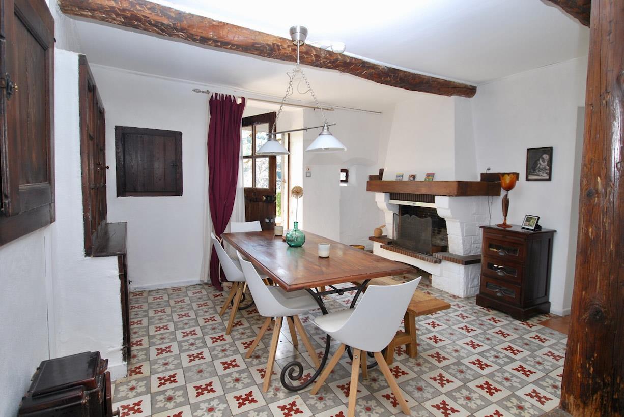 19th century farmhouse of 203 m2 in a dominant position in the Alès sector