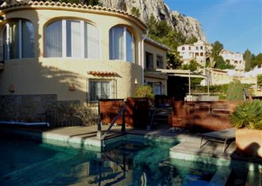 Renovated Villa  In Maryvilla Of Calpe With Sea View