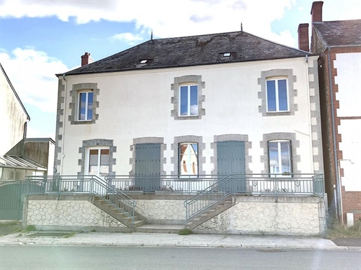 Cerca de Boussac: Casa de 7 habitaciones (187 m²) en venta