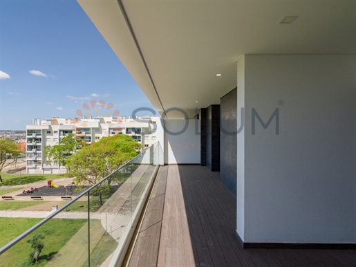 Newly built 3 bedroom apartment with 3 suites in Montijo