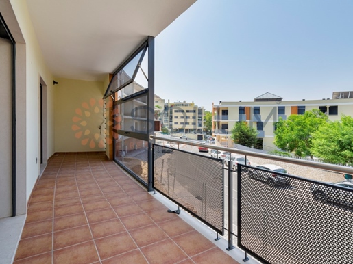 New 3 bedroom flat with terrace - Palmela