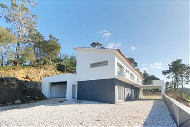 Semi-New House in Alcobaça