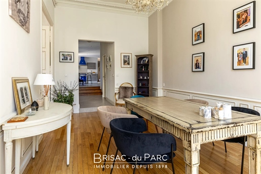 Dijon historic center - superb duplex in 17th century mansion - 202 m² Carrez - 4 bedrooms